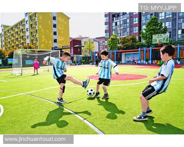 少年逐梦绿茵场模仿球星事迹点燃奋进激情