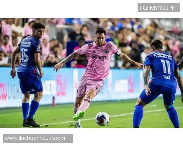 篮球球星亲临足球场观赛 看明星球员如何展现竞技魅力