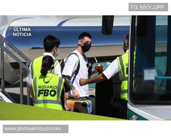 足球球星乘坐私人飞机飞行途中遇到突发状况引发广泛关注