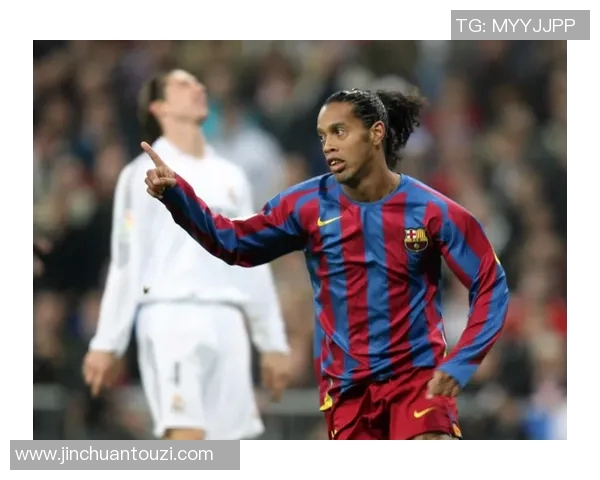 小罗8号球衣背后的传奇故事与足球生涯精彩回顾 小罗8号球衣背后的传奇故事与足球生涯精彩回顾