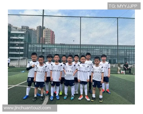 新疆足球小球星崭露头角 未来潜力无限引发各方关注 新疆足球小球星崭露头角 未来潜力无限引发各方关注