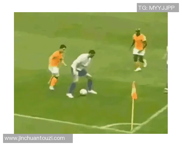 网友花式模仿足球球星神还原赛场名场面引发全网热议